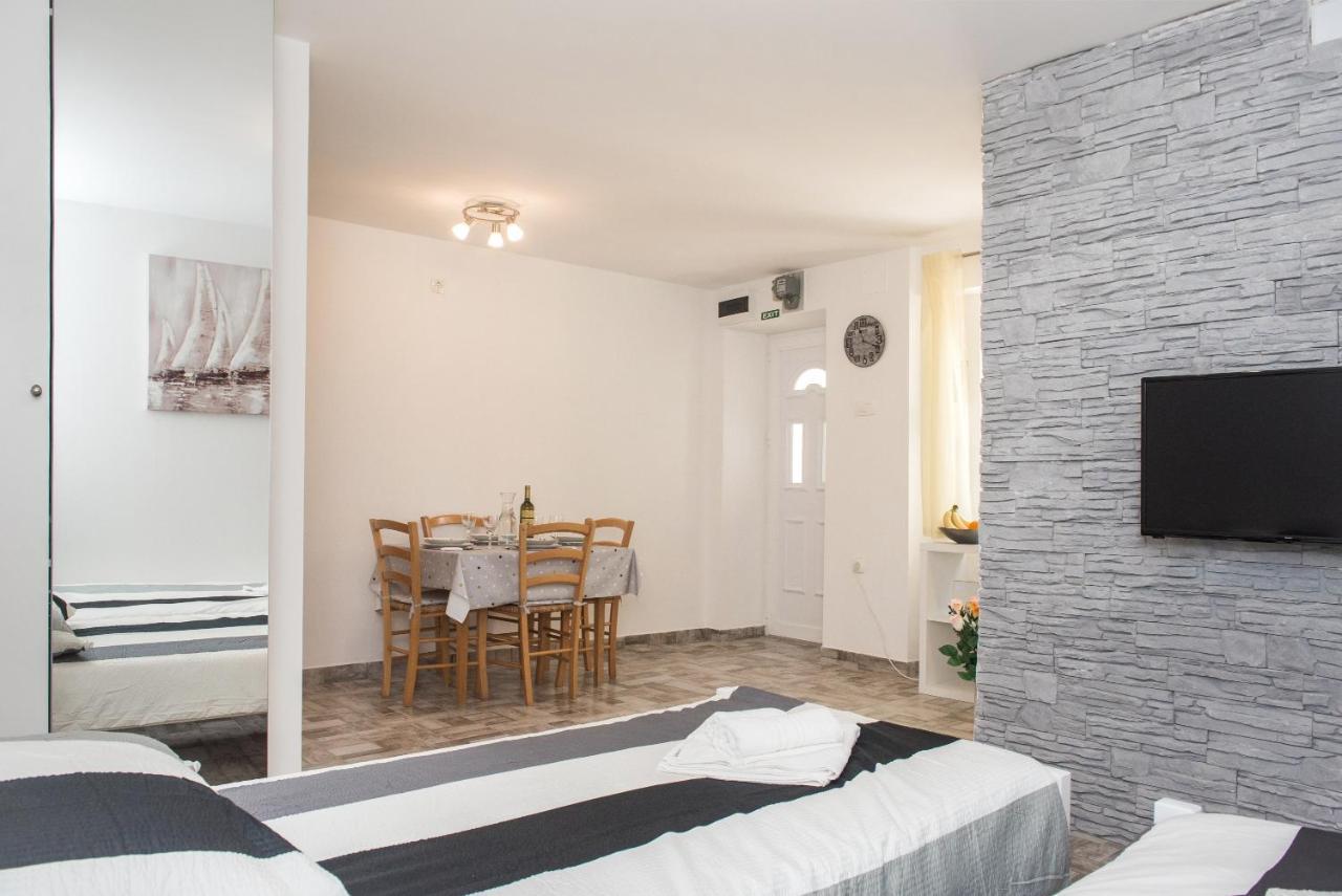 Studio Apartment Bilic Шибеник Экстерьер фото